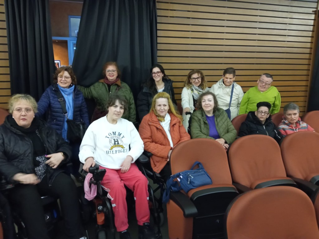 Personas usuarias de Credyd con el departamento de Trabajo Social participan en actividades culturales y comunitarias.