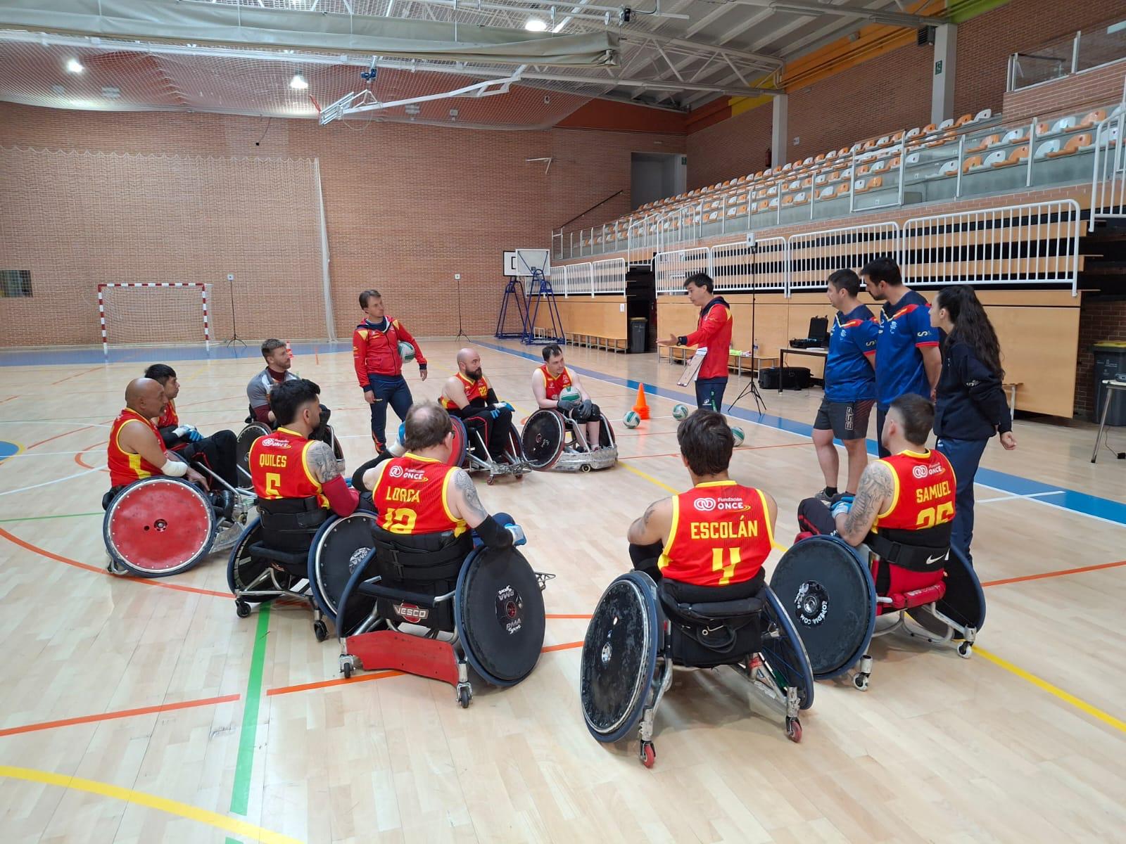 Personas usuarias del CRE Discapacidad y Dependencia practicando rugby adaptado y que ha sido objeto de estudio.