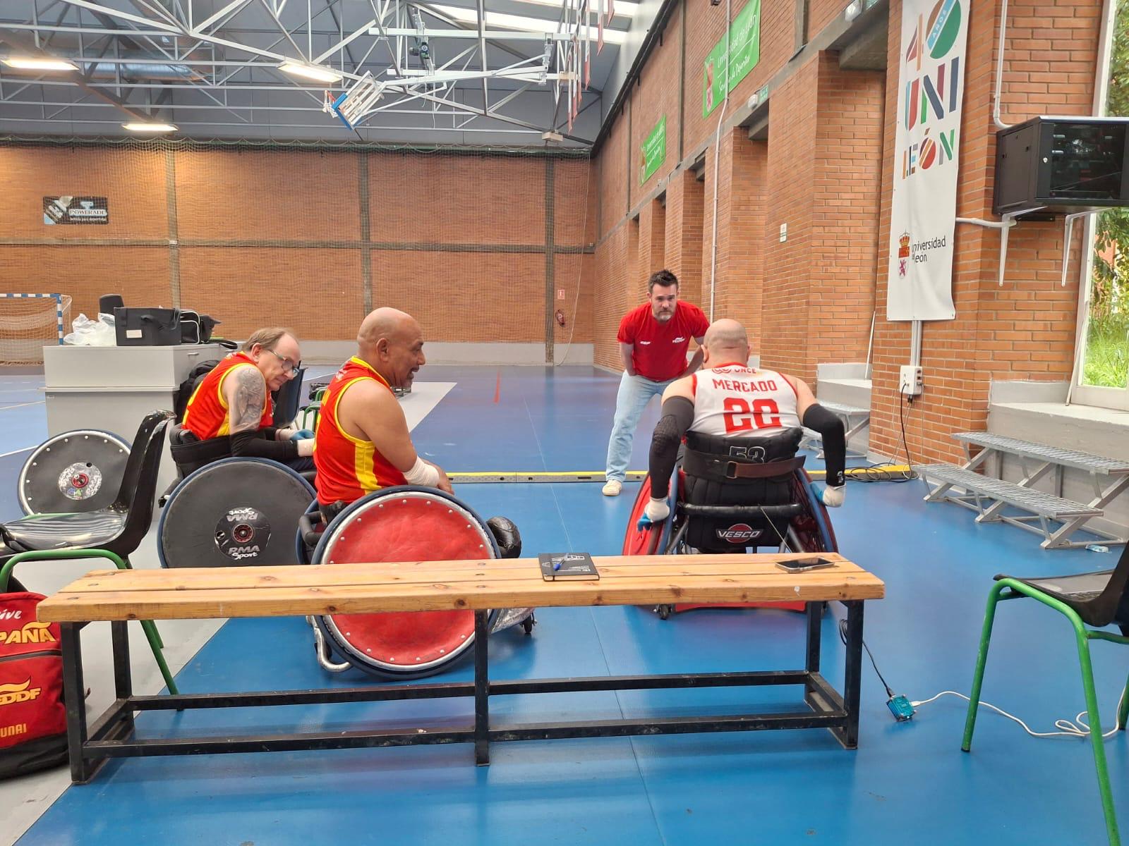 Personas usuarias del CRE Discapacidad y Dependencia practicando rugby adaptado y que ha sido objeto de estudio.