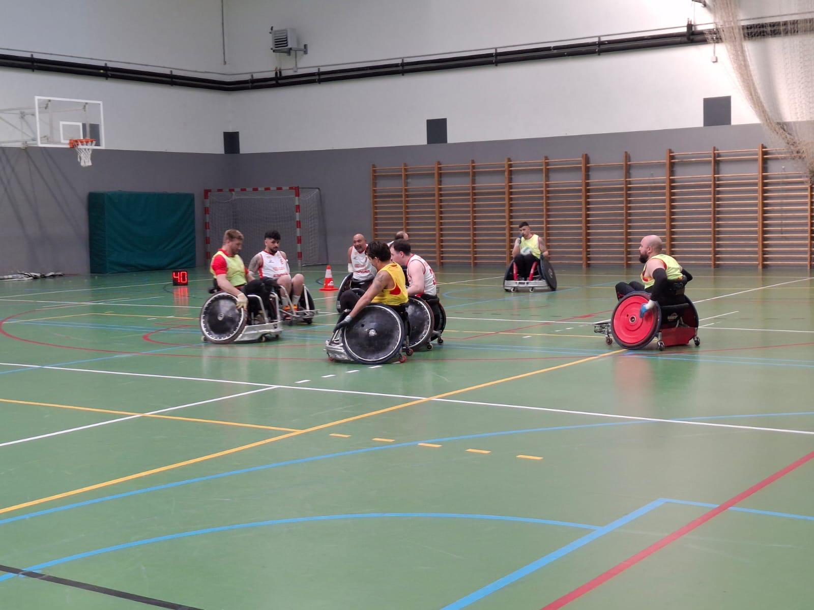Personas usuarias del CRE Discapacidad y Dependencia practicando rugby adaptado y que ha sido objeto de estudio.