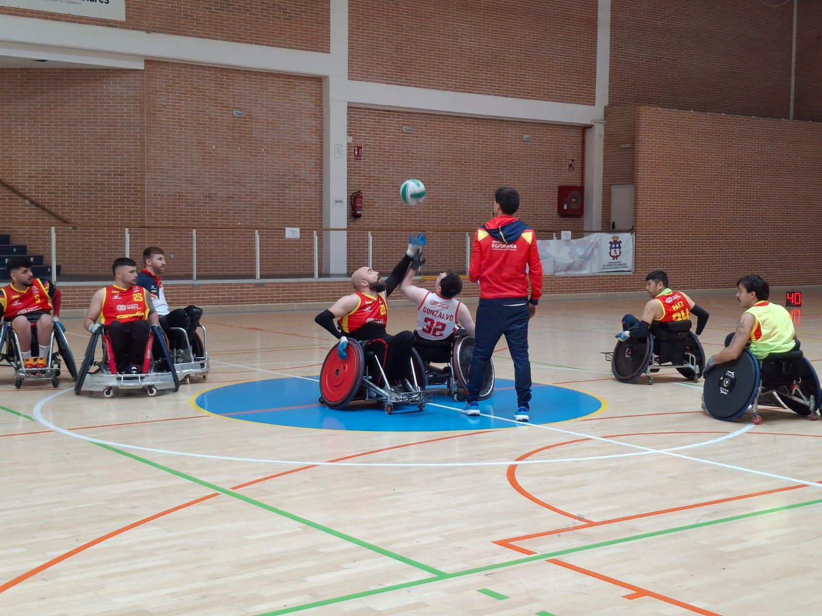 Personas usuarias del CRE Discapacidad y Dependencia practicando rugby adaptado y que ha sido objeto de estudio.